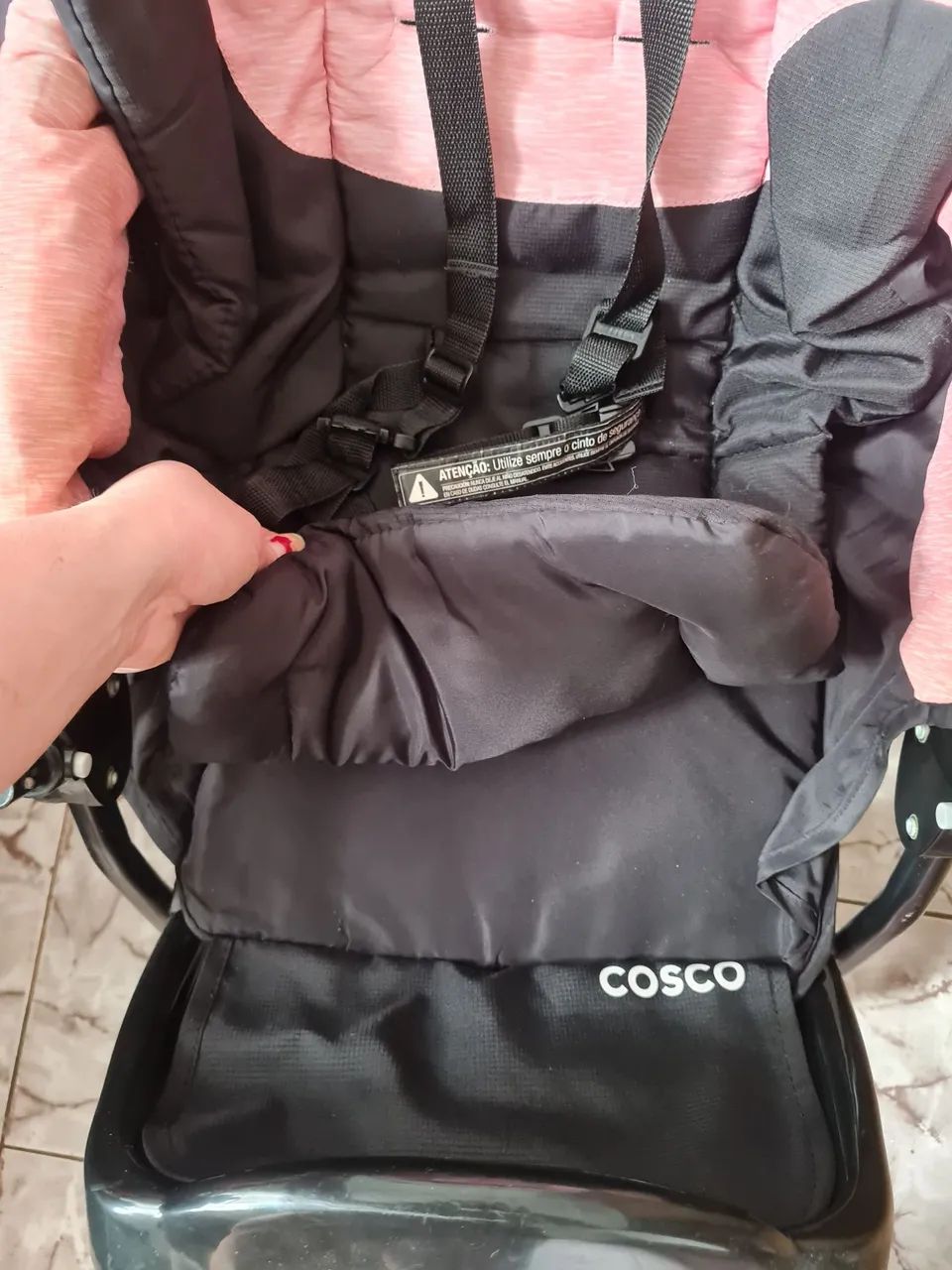 Carrinho de bebê Cosco Preto com Rosa - Foto 2