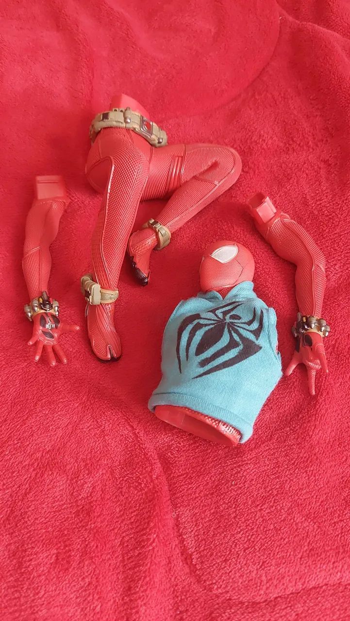 Spiderman 1/6 Aranha Escarlate  - Foto 2