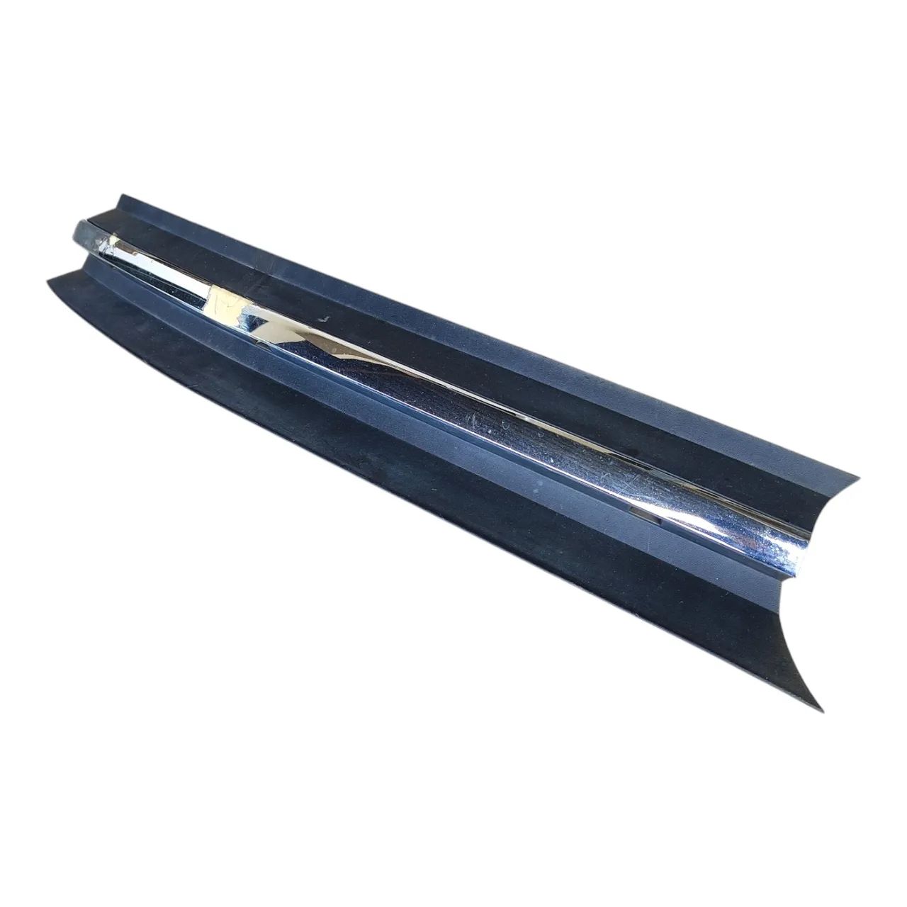 Friso Da Grade Frontal Original Vw Delivery C/ Detalhe E2514 Preto