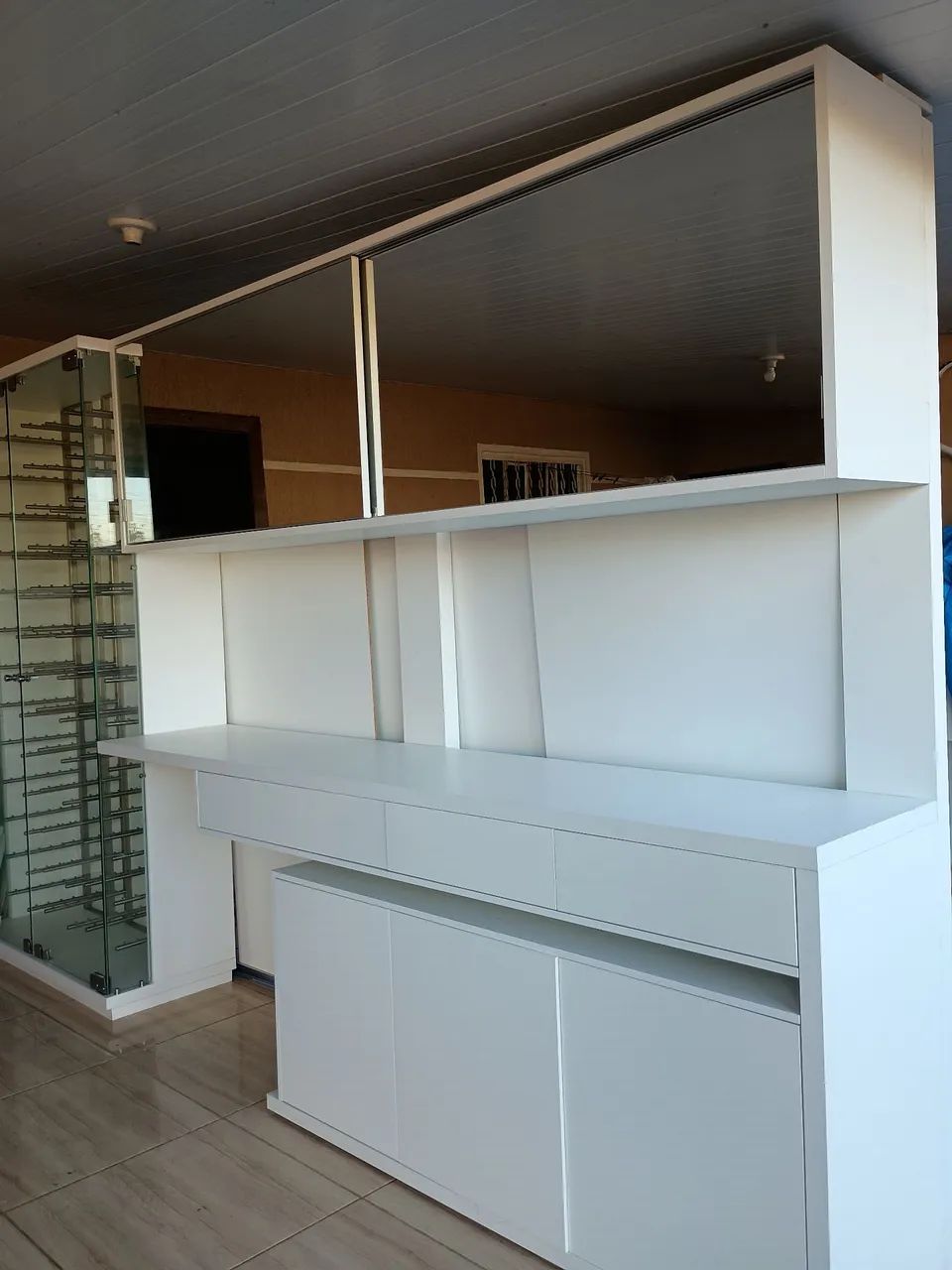 Armário com expositor de vinho  - Foto 2