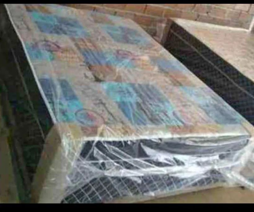 Cama Boxcom colchão de espuma