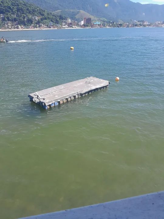 Plataforma flutuante para esportes aquáticos