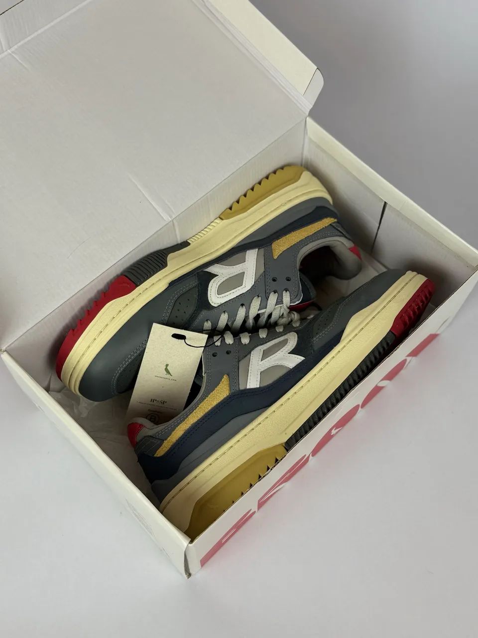 TÊNIS RESERVA NOVO . Tamanho 42 . Mod R-Broox . Grafite / Mariner