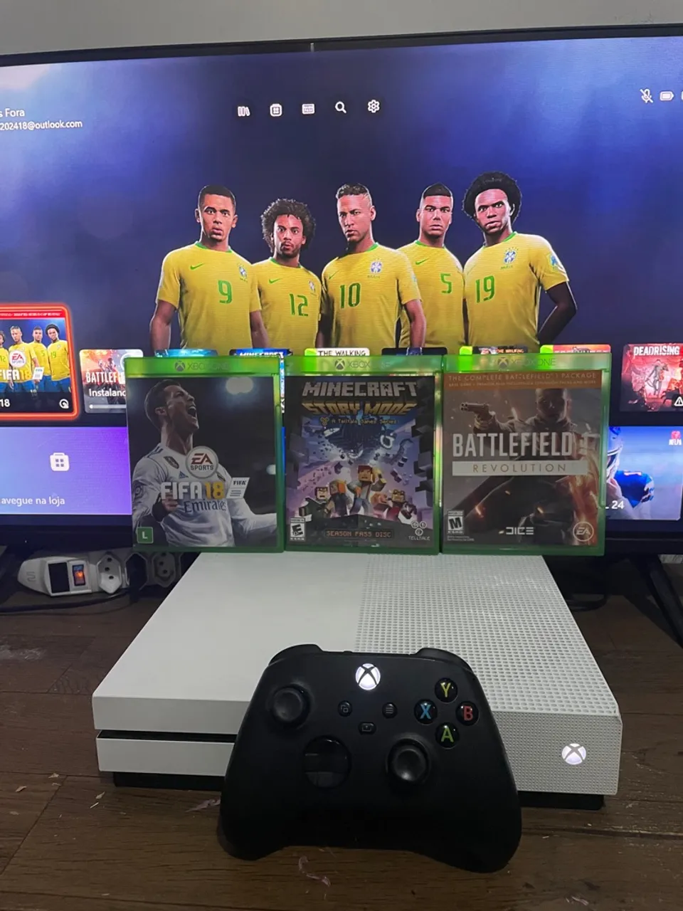 Xbox One S + Jogos - FIFA 18, Minecraft e Battlefield