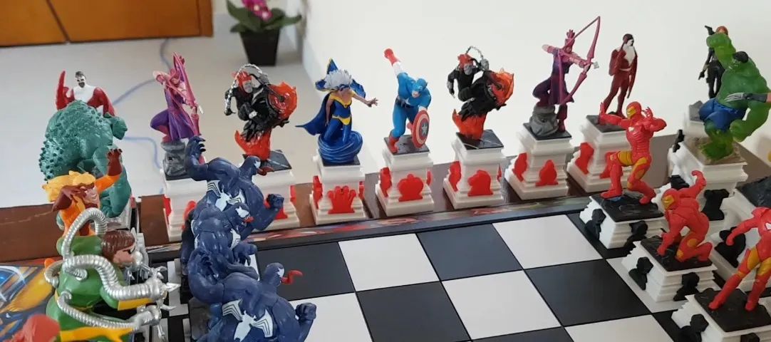 Xadrez Marvel Completo - 64 peças + Tabuleiro - Foto 4
