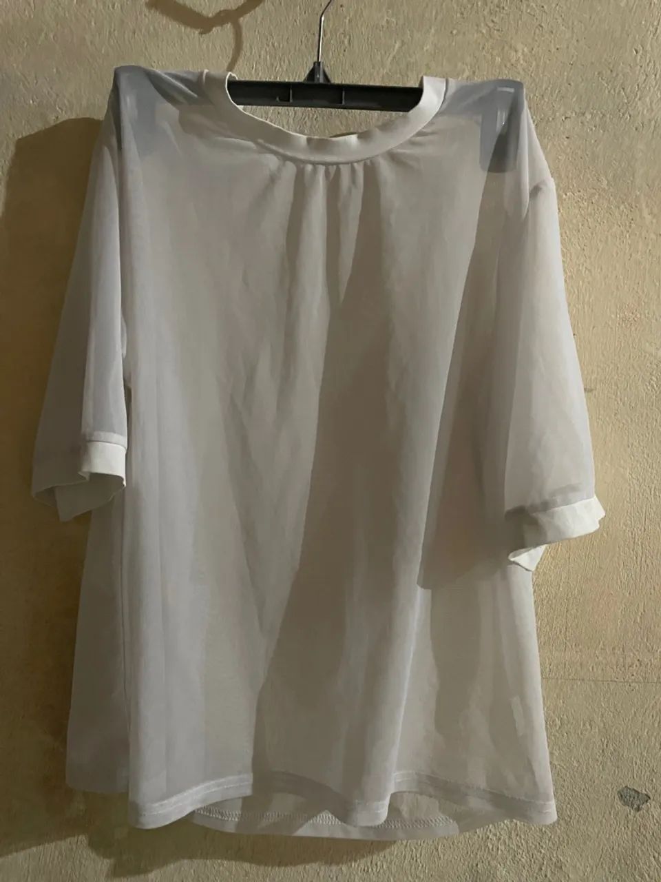 Blusa branca de tule 