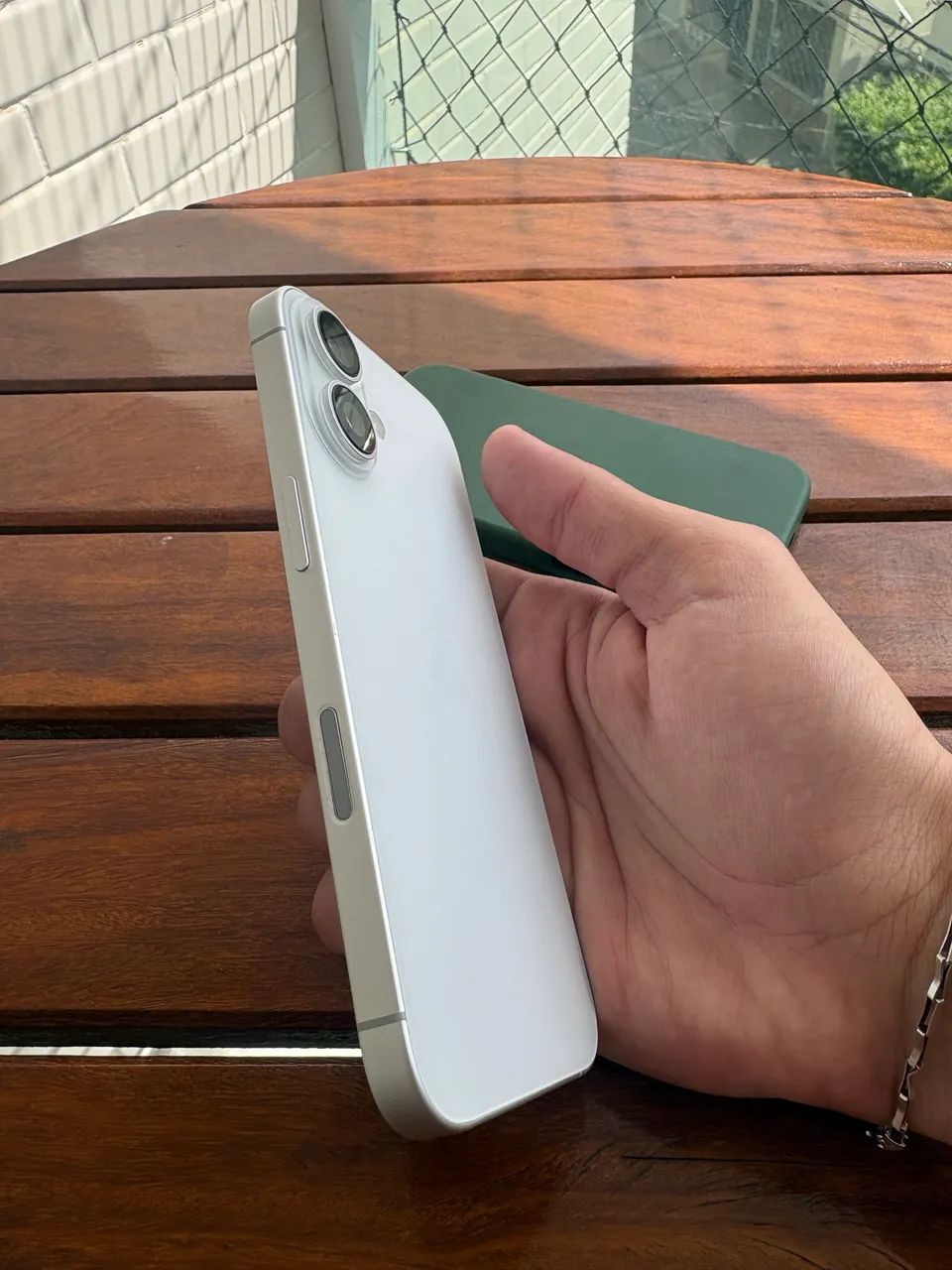 IPHONE 16 BRANCO (128GB) SEMI NOVO - IMPECÁVEL  - Foto 3