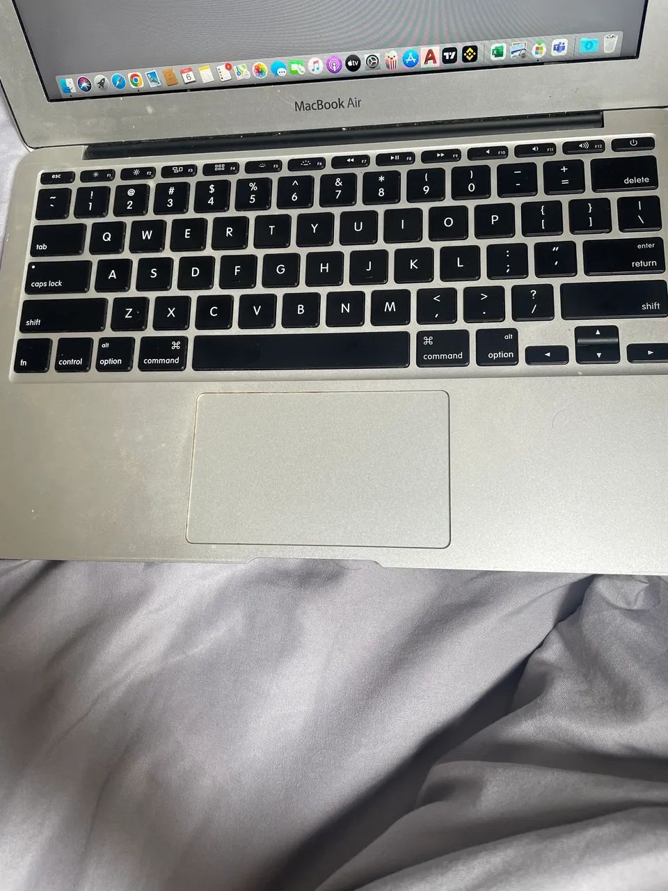 MacBook Air 11 Early 2014 - SSD 128GB + Excelente Bateria