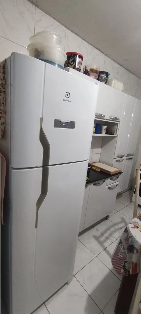 Geladeira Eletrolux 371 litros