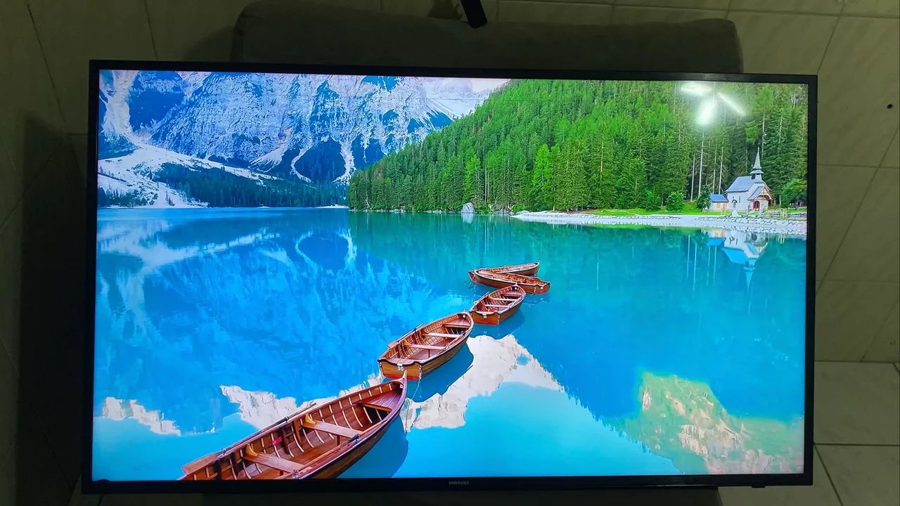 Tv smart 4 k Samsung tizen 50 polegadas detalhe imperceptível 