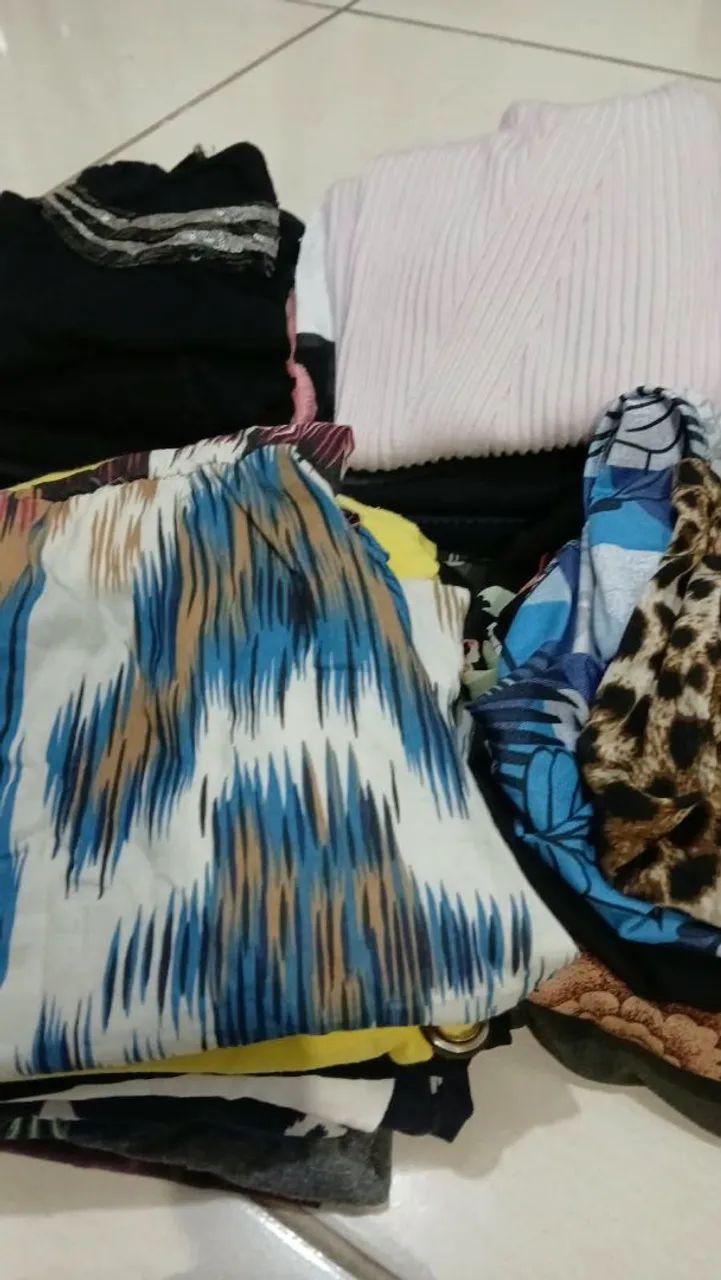 Lote roupas femininas pra brecho - Foto 2
