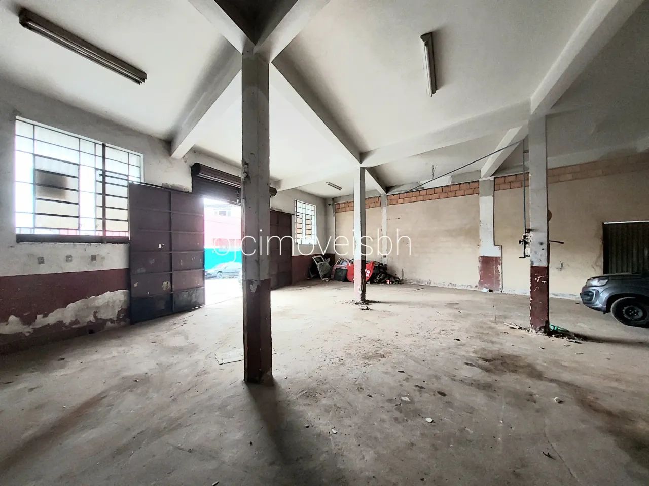 Galpão com 2 pisos independentes e aprox. 550m2 de área  construída, Bairro Bonfim, BH.