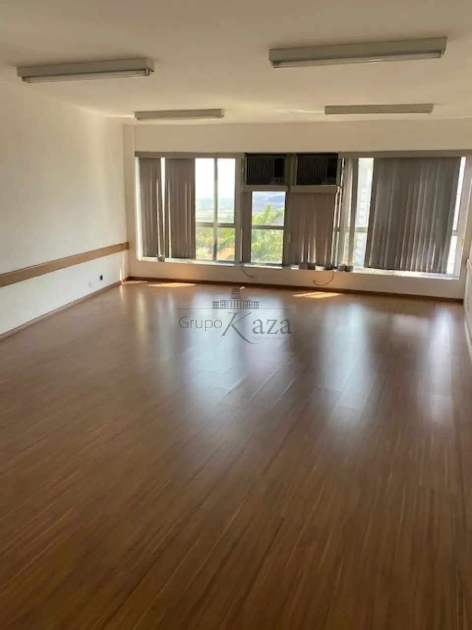 Oportunidade - Sala Comercial - Centro - Edifício Saint James - 45m².