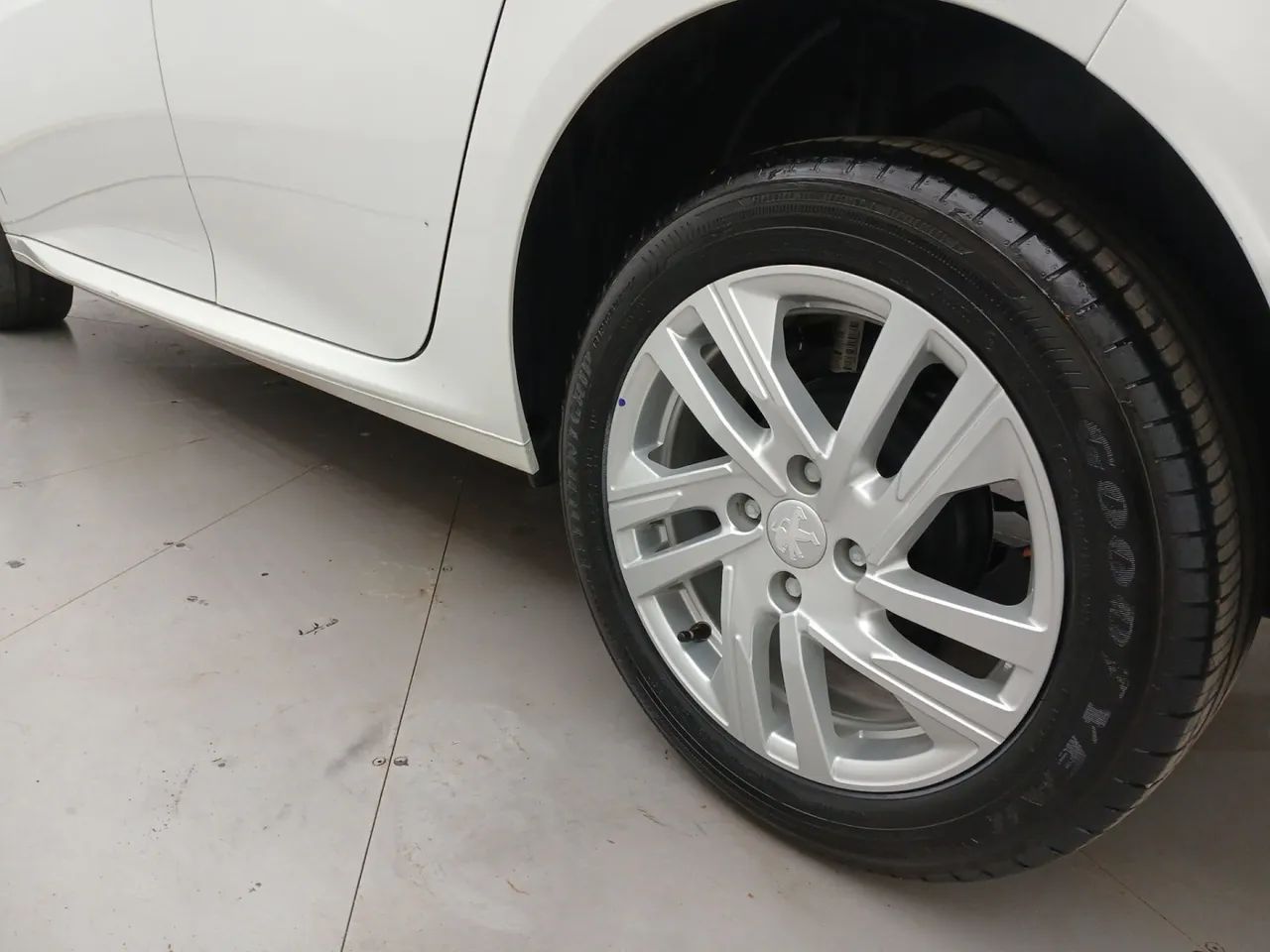 Peugeot 208 Active 1.6 Flex 16V 5p Aut., foto 12 de 18
