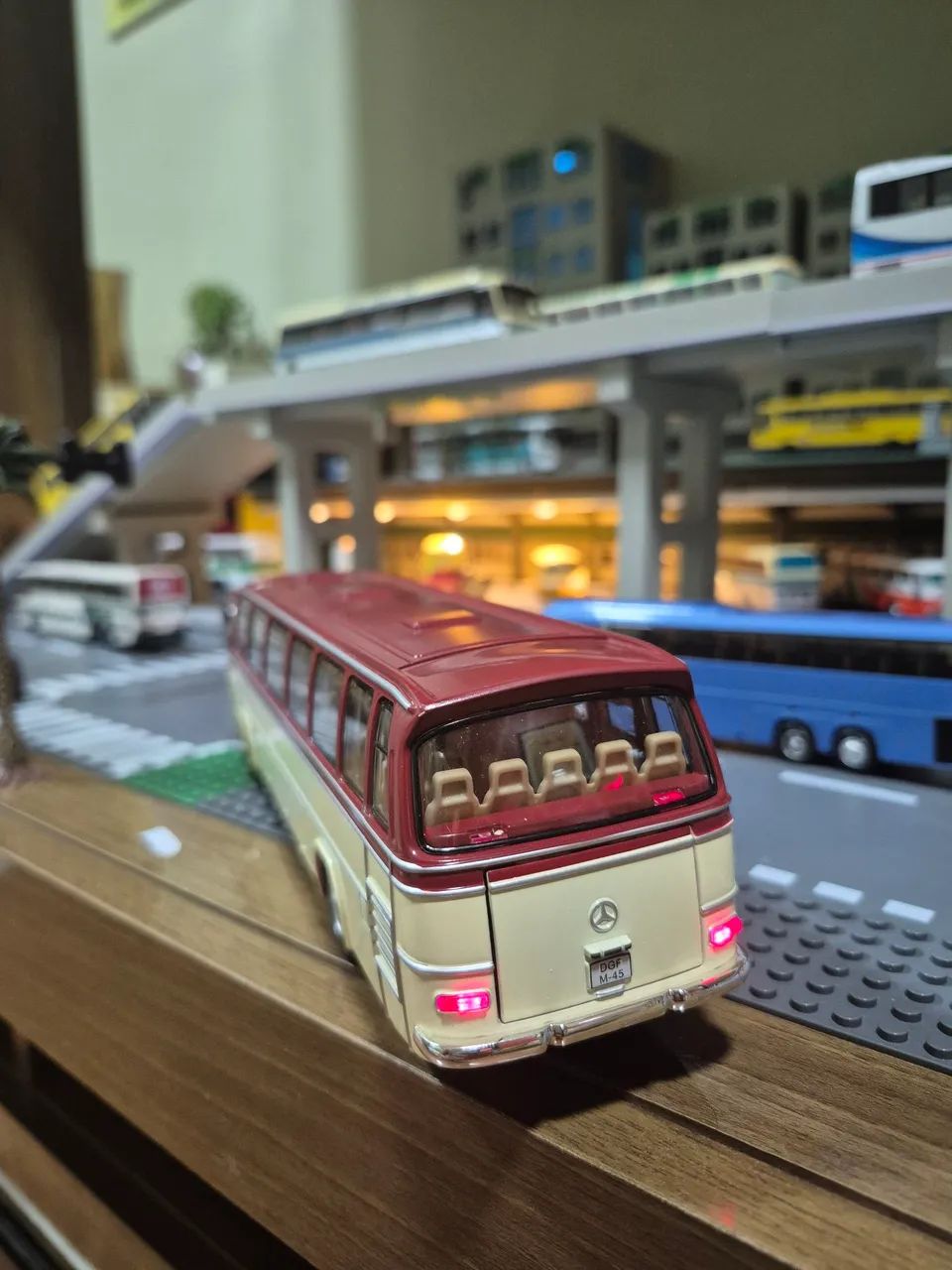MINIATURA DE ÔNIBUS MERCEDES BENZ O- 302 MODELO ALEMÃ  - Foto 4