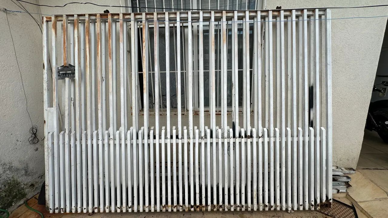 Vende-se portão de 6 metros com portão de pedestre 