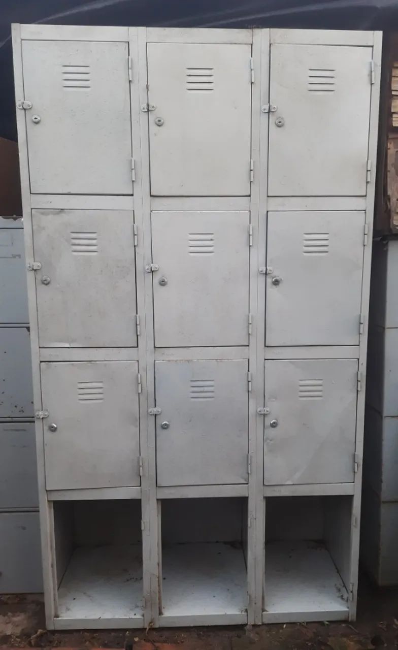 Armário Roupeiro de Aço 9 Portas