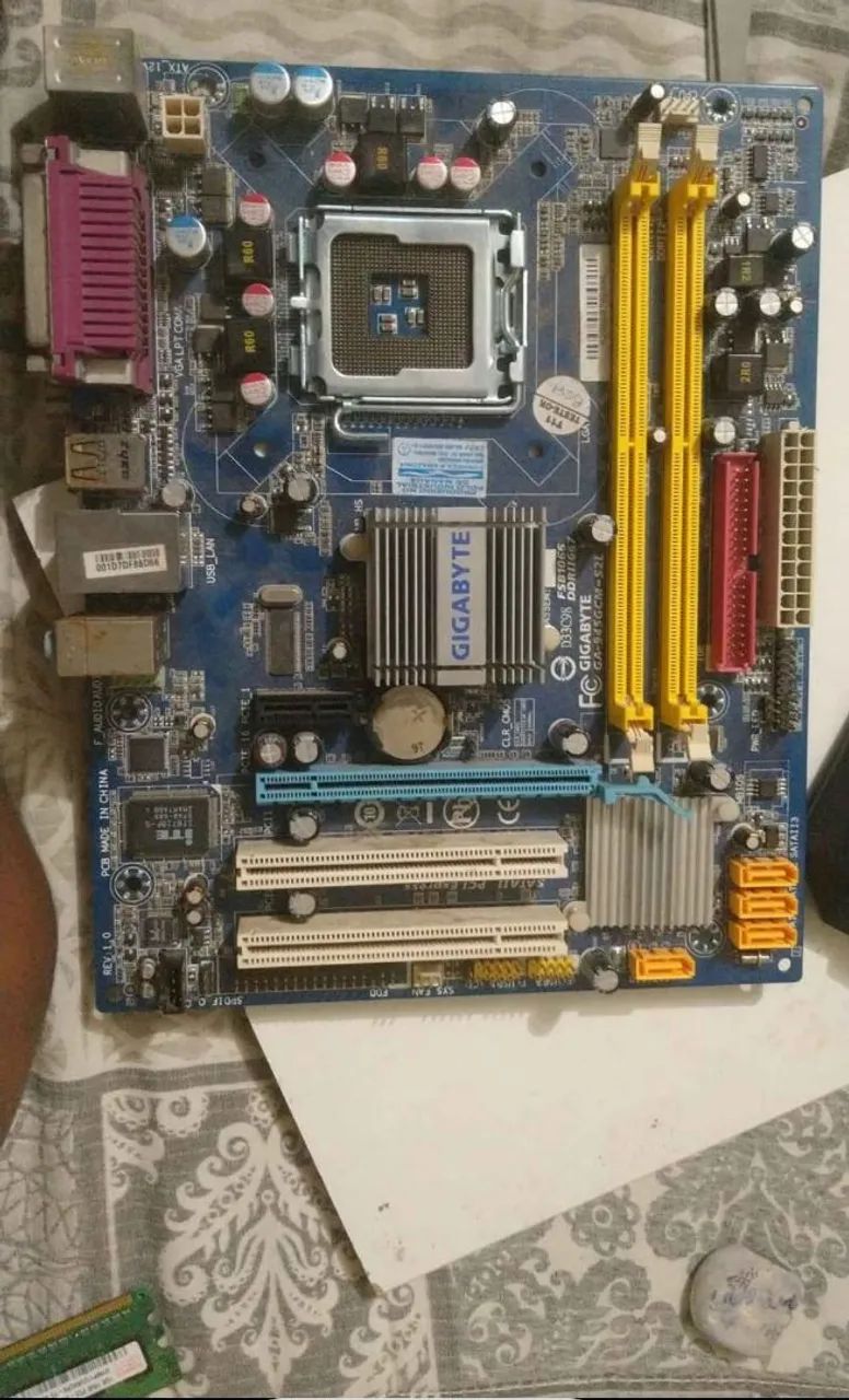 Kit Placa Mãe Gigabyte GA-945GCM-S2C + Pentium + 2GB RAM + 2 brindes  - Foto 4