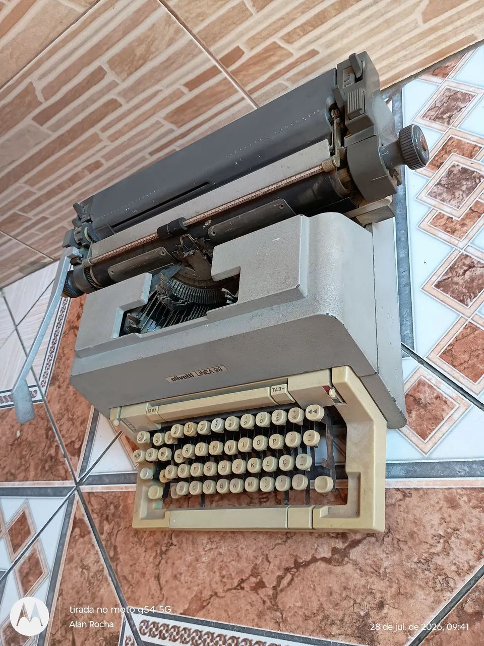Máquina de escrever antiga  - Foto 3