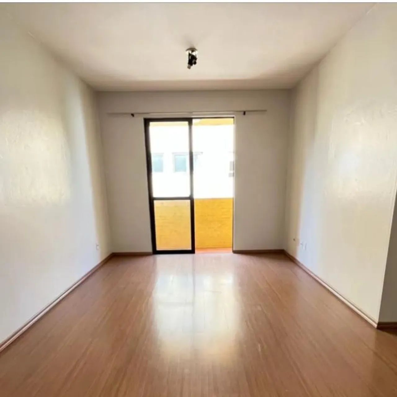 Imperdível! ?Apartamento de 3 quartos, garagem coberta e cozinha mobiliada.  - Foto 2