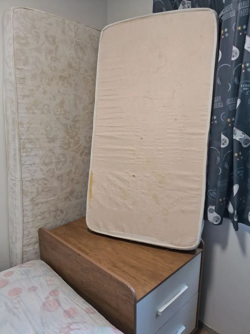 Berço + cama + cômoda com trocador + 2 colchões  - Foto 3
