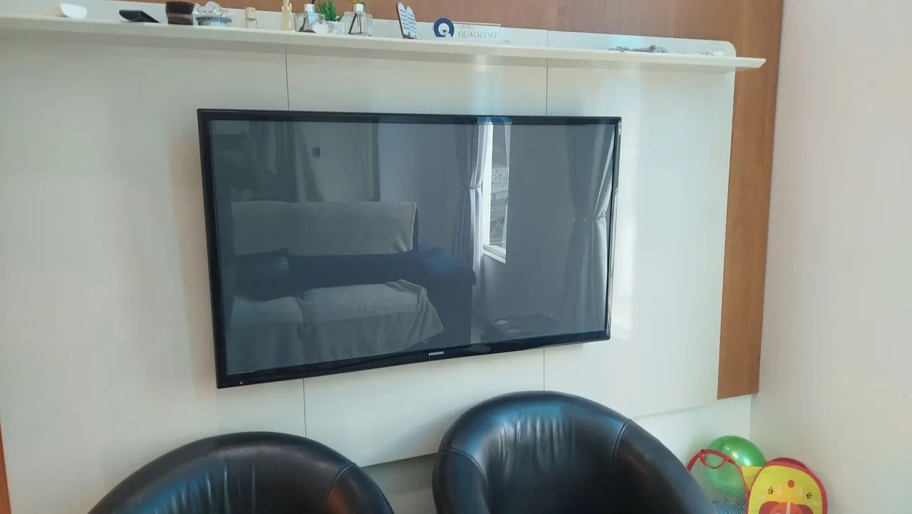 Vende - tv 50 polegadas junto com sofá único dono 