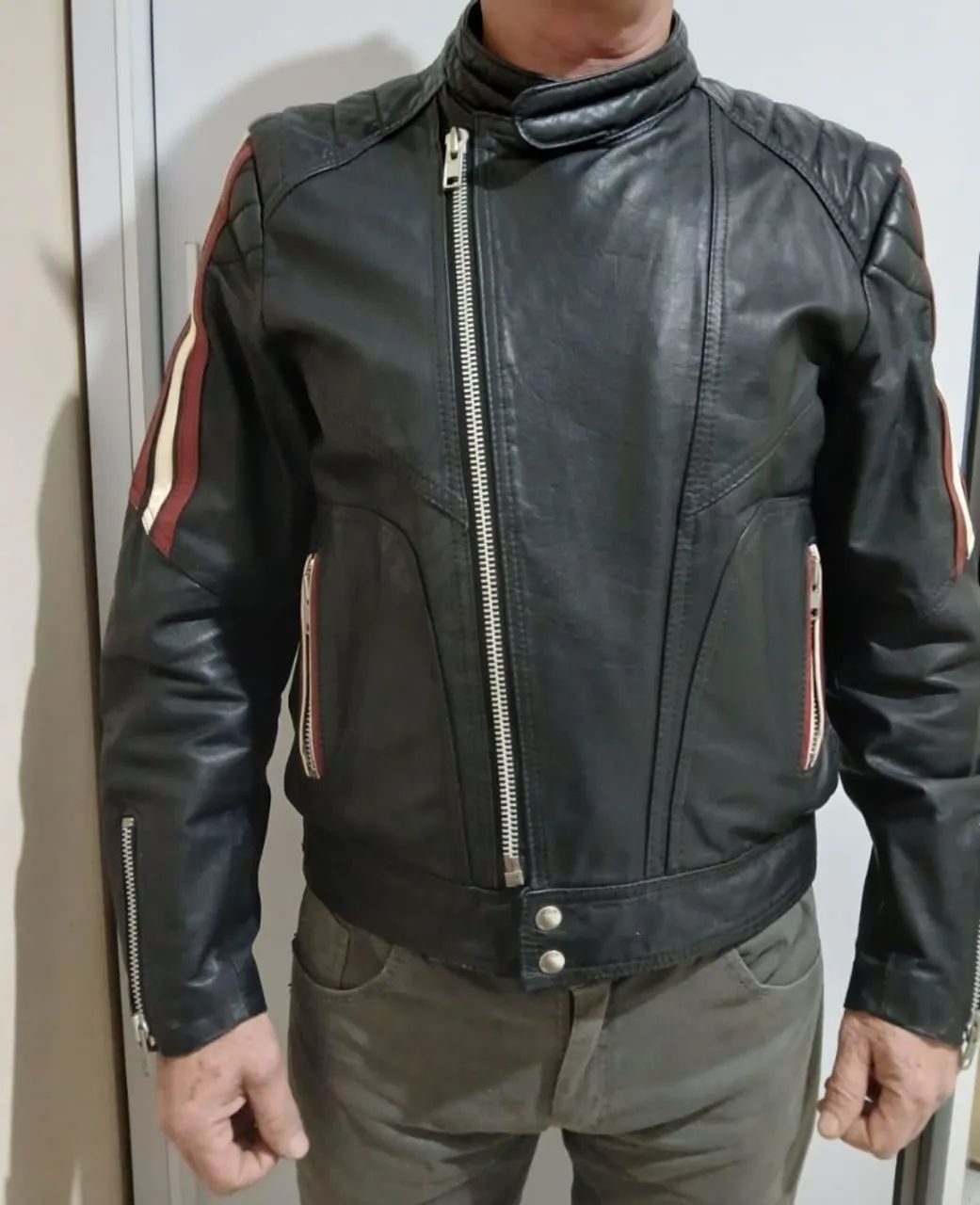 Vendo jaqueta de motoqueiro couro legítimo. - Foto 4