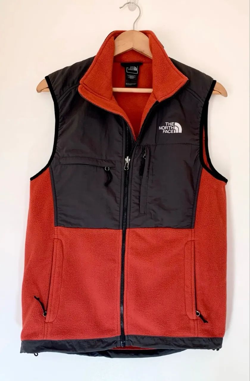 Colete the north face perfeito. Cinza chumbo e vermelho - masculino 