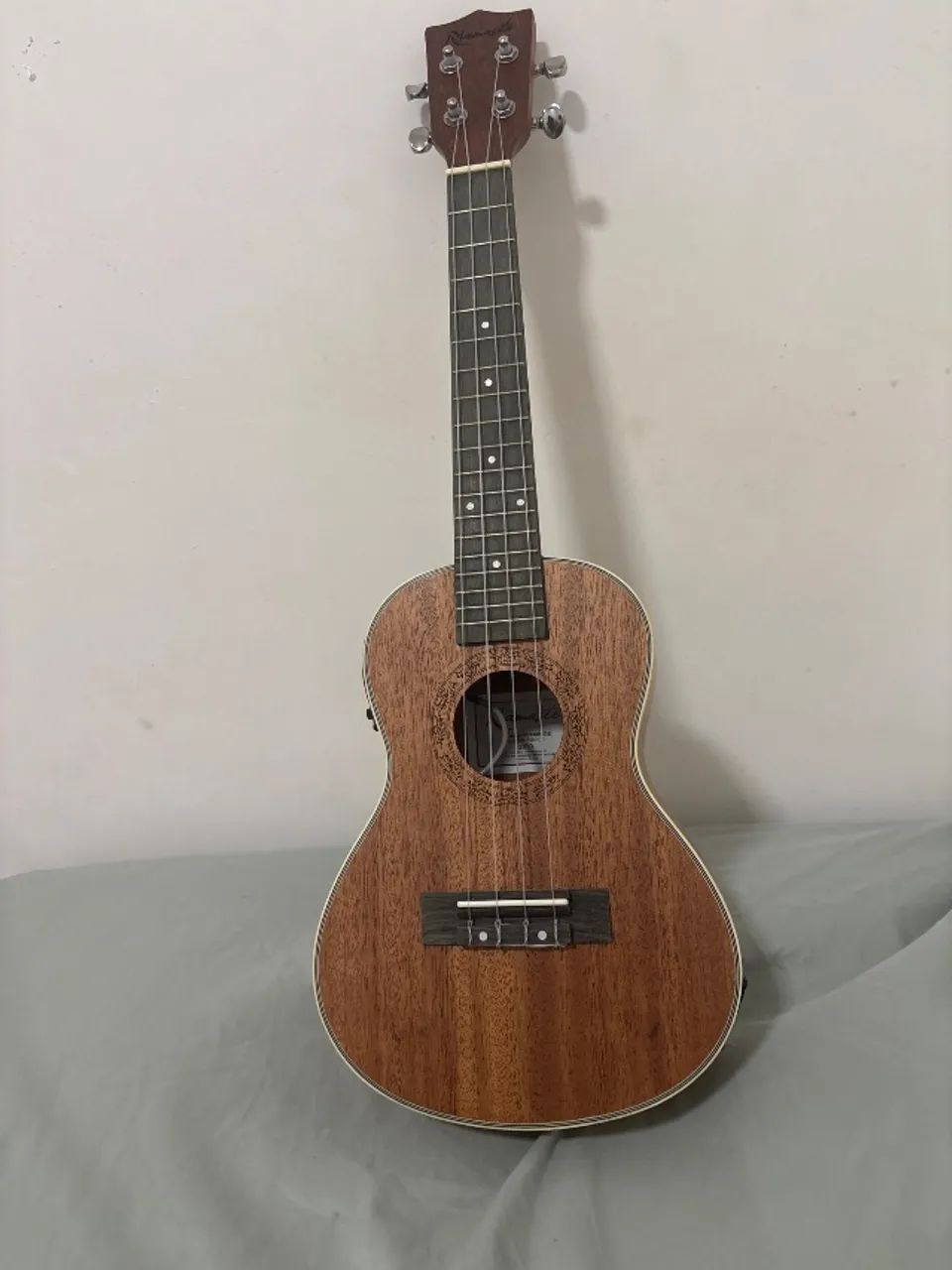 UKULELÊ ELÉTRICO 
