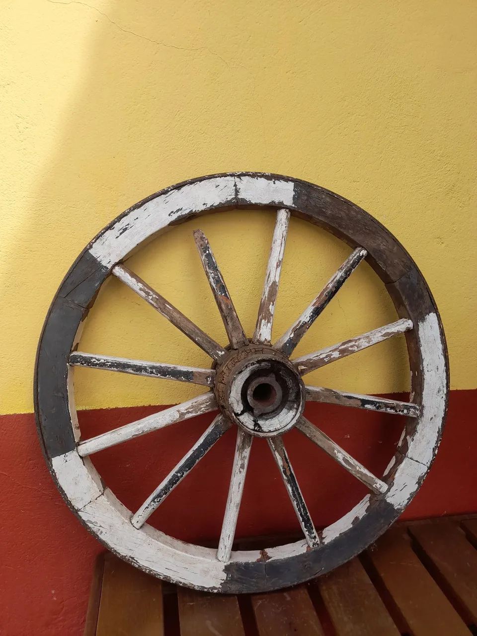 Roda de carroça de madeira no estado 72cm