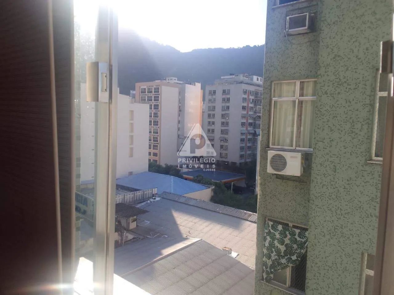 IMPERDÍVEL 02 QUARTOS em Botafogo: Estilo original, claro e arejado. REFORMADO! - Foto 3