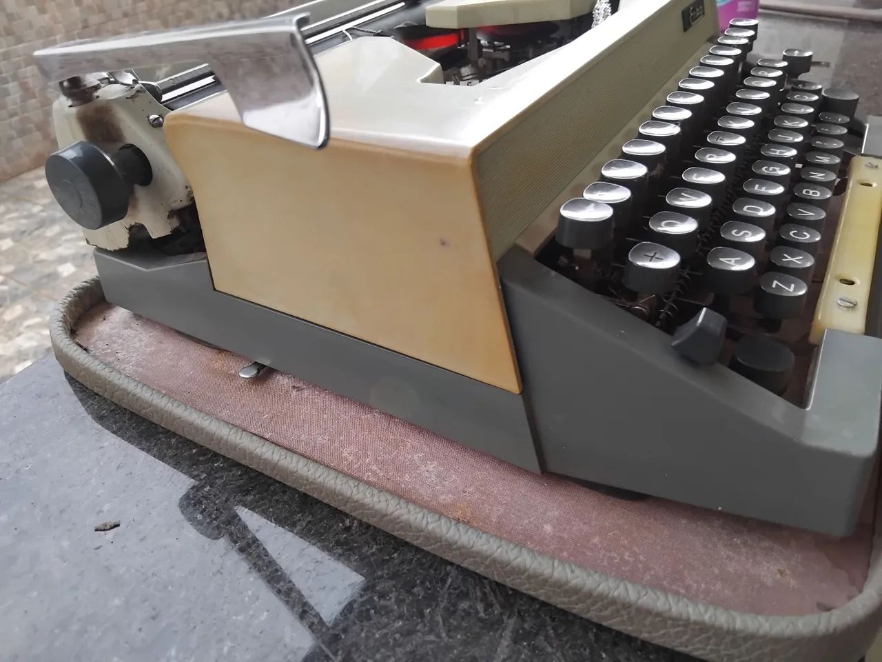 Máquina de escrever Erika65204106211969123