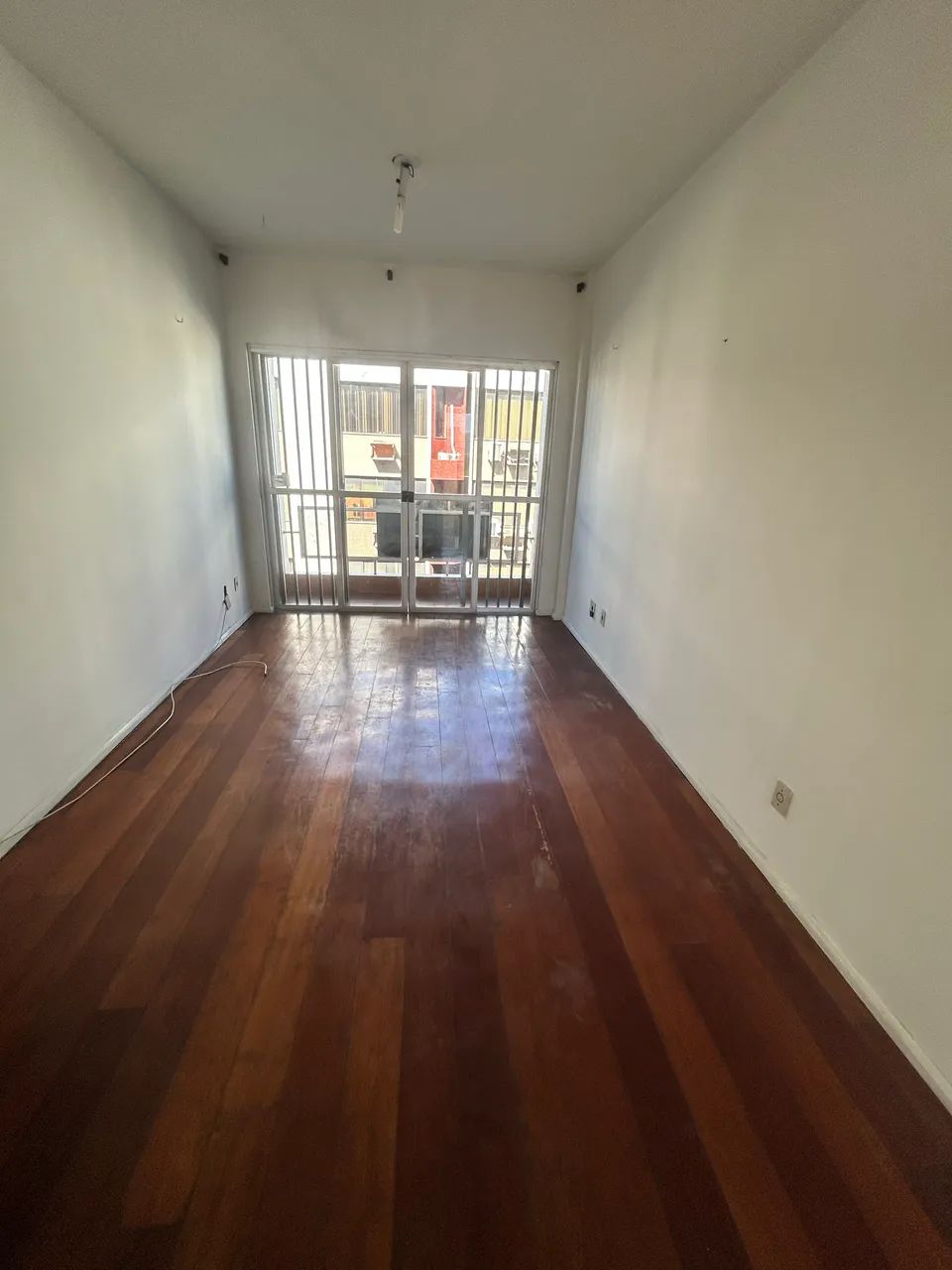 Vendo apto na Rua Silva Jardim - Centro 