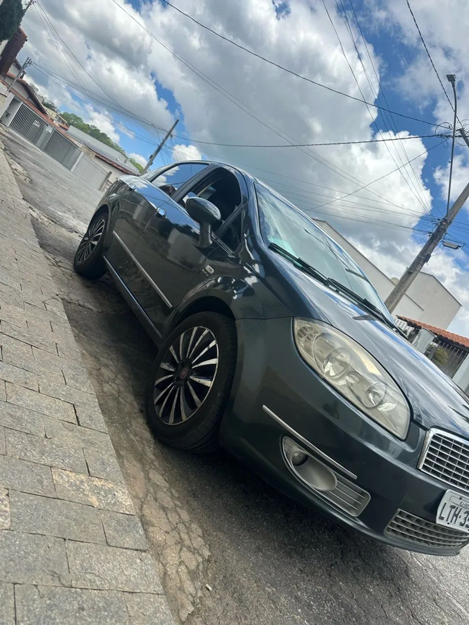 Fiat Linea Absolute 1.9/1.8 Flex Dualogic 4P 2011 - Foto 2