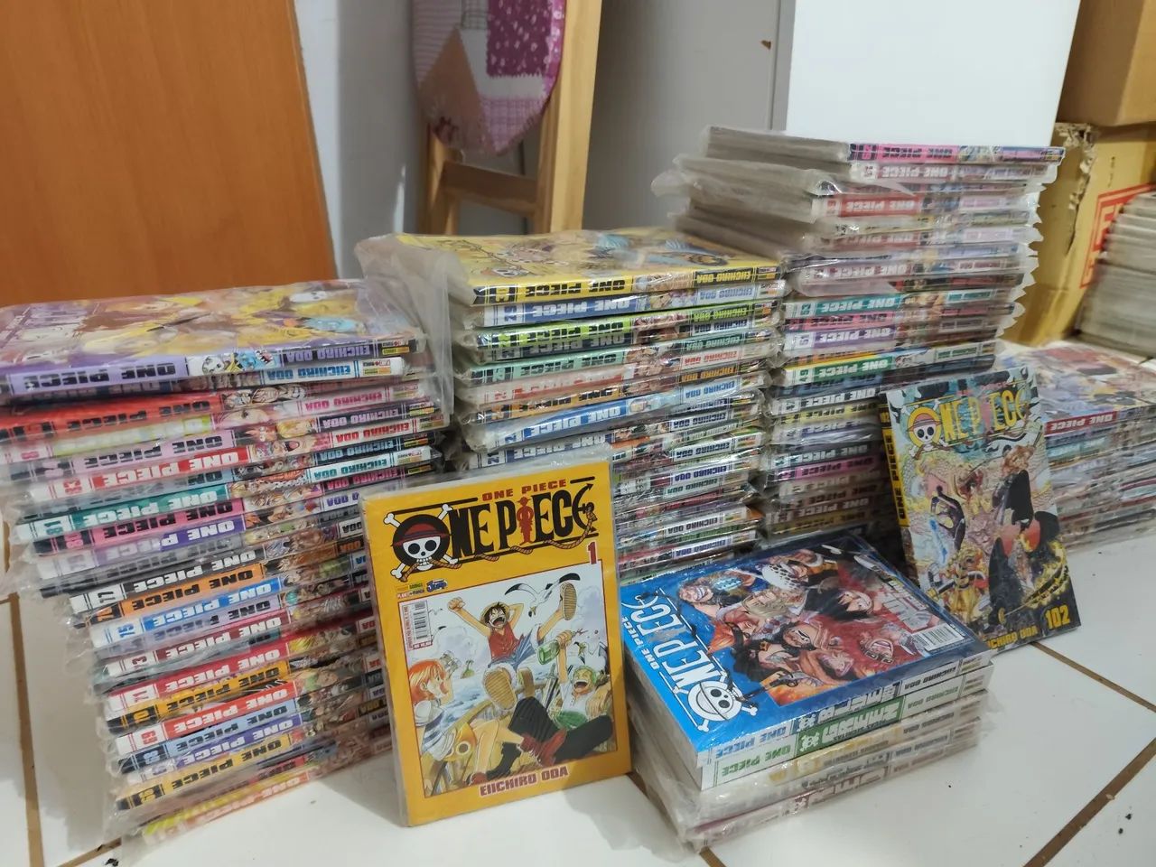 Mangá One Piece 1 ao 102 + Data Books Brinde - Livros e revistas
