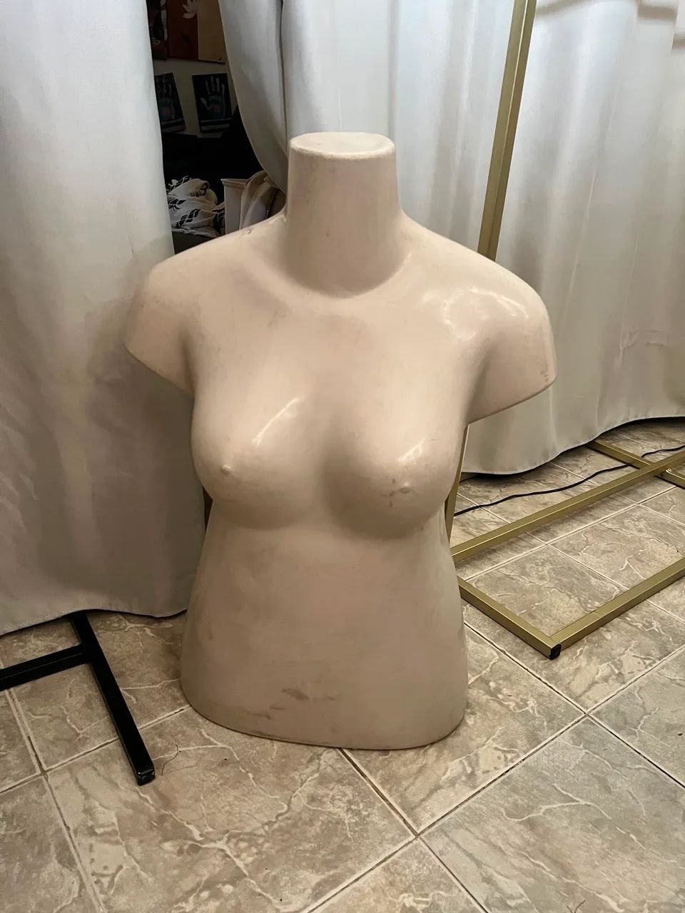Manequim BUSTO COM SUPORTE - Foto 3