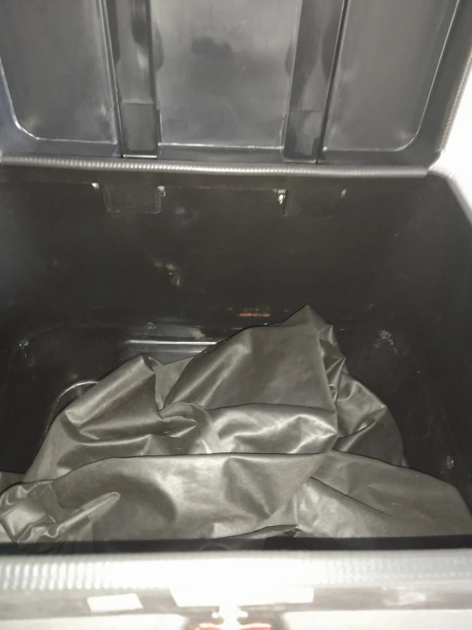 Vendo caixa de entrega com trilho  - Foto 2