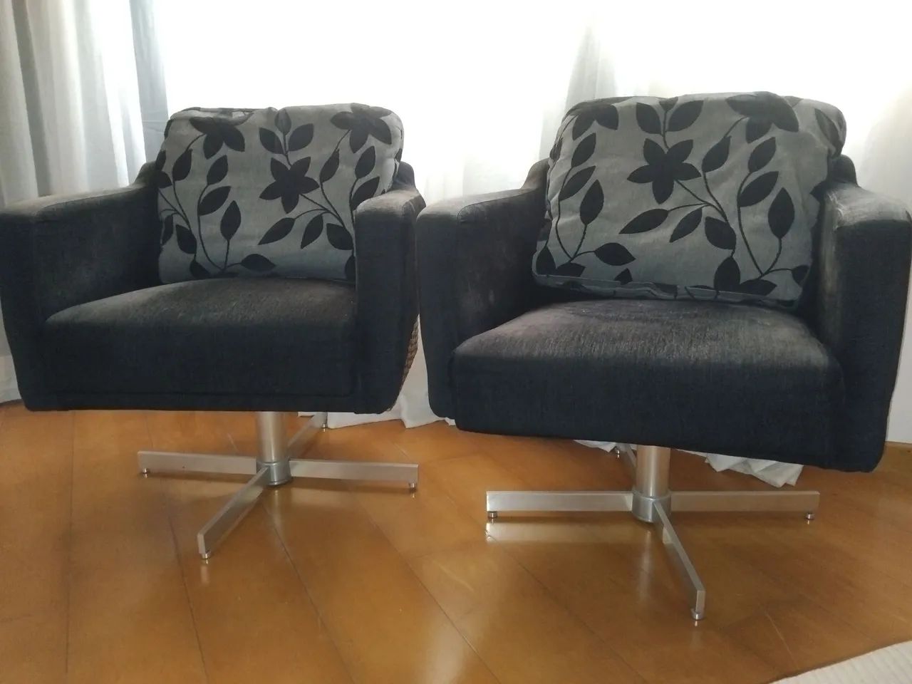 Conjunto duas poltronas