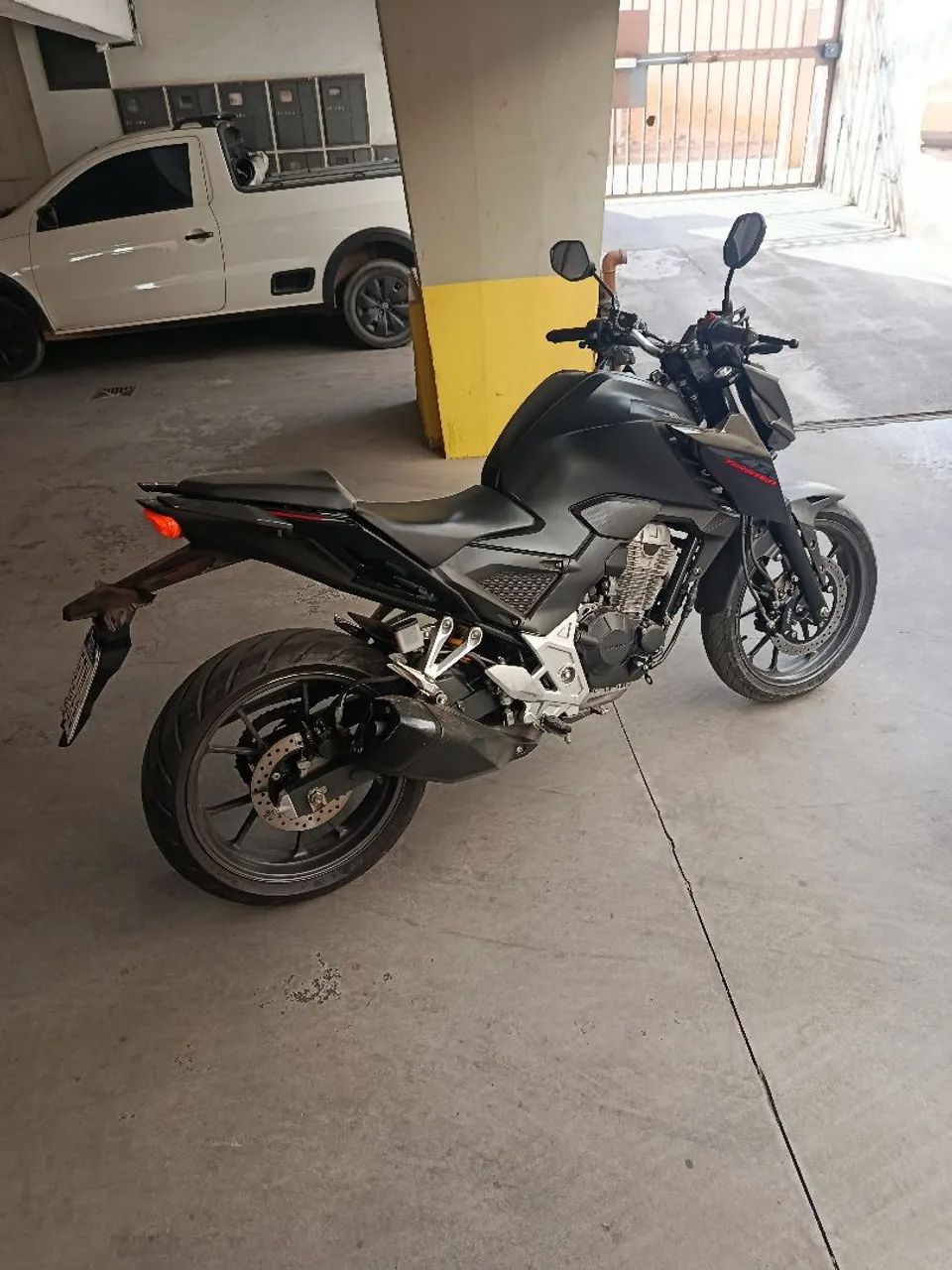 CB300 F  - Foto 3