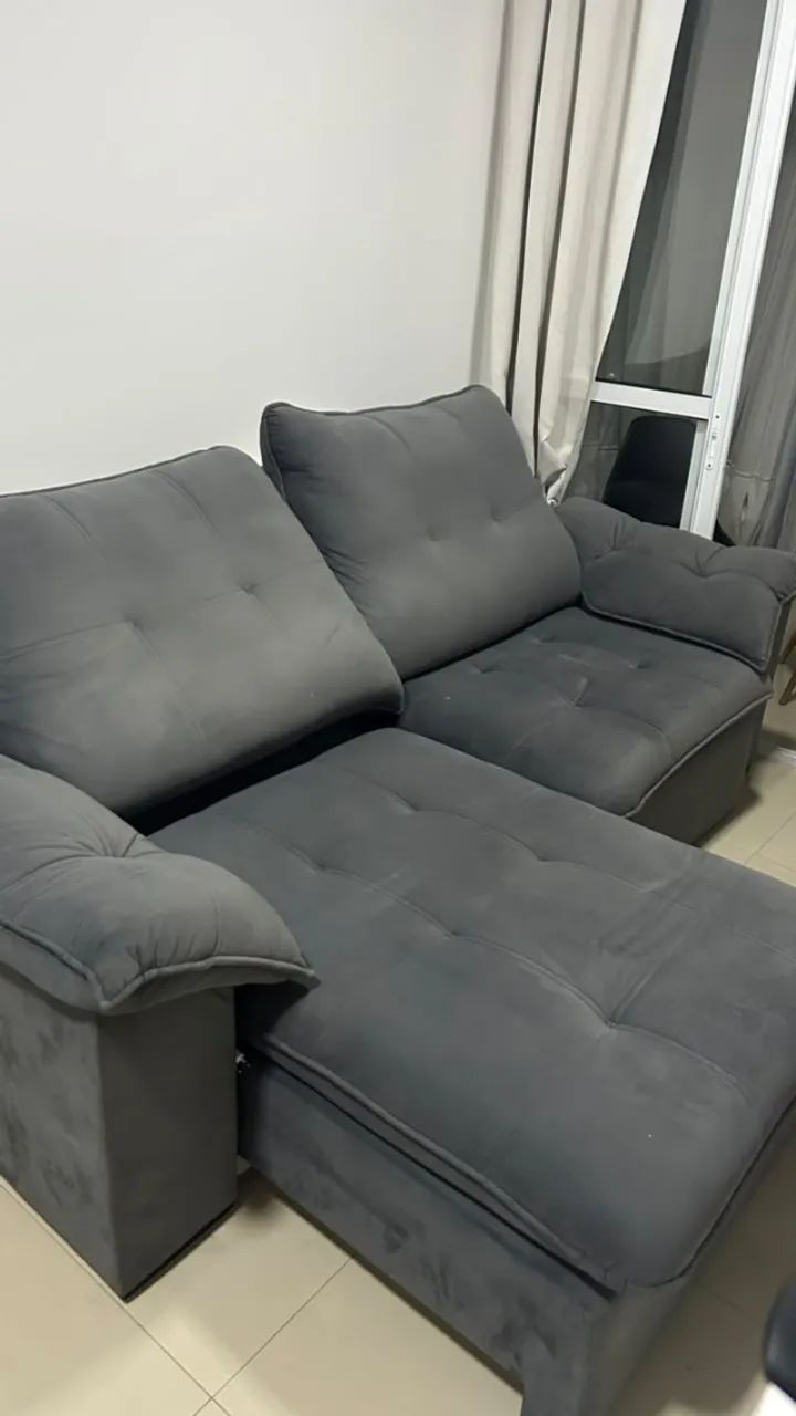 Sofá Retrátil - 2 Anos de Uso - Recém higienizado - Foto 3