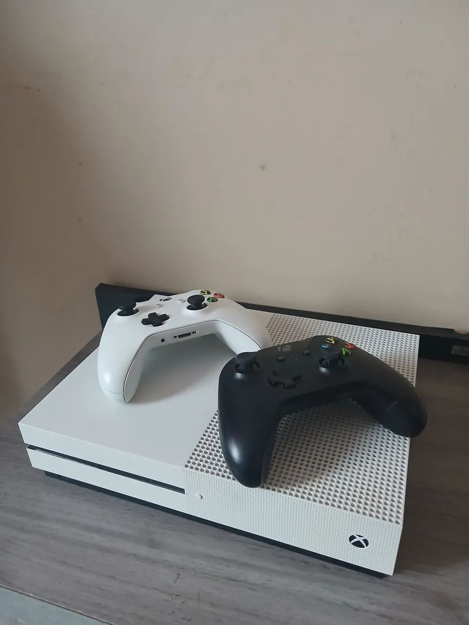 Xbox One S + 2 controles - Completo e Funcionando!