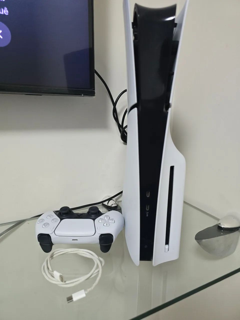 PlayStation 5 Slim com 1T e leitor de disco.