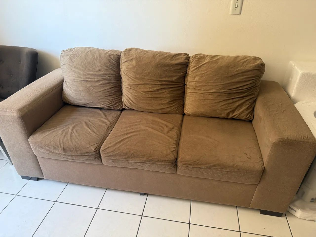 Vendo conjunto de poltronas e sofá 3 lugares  - Foto 2