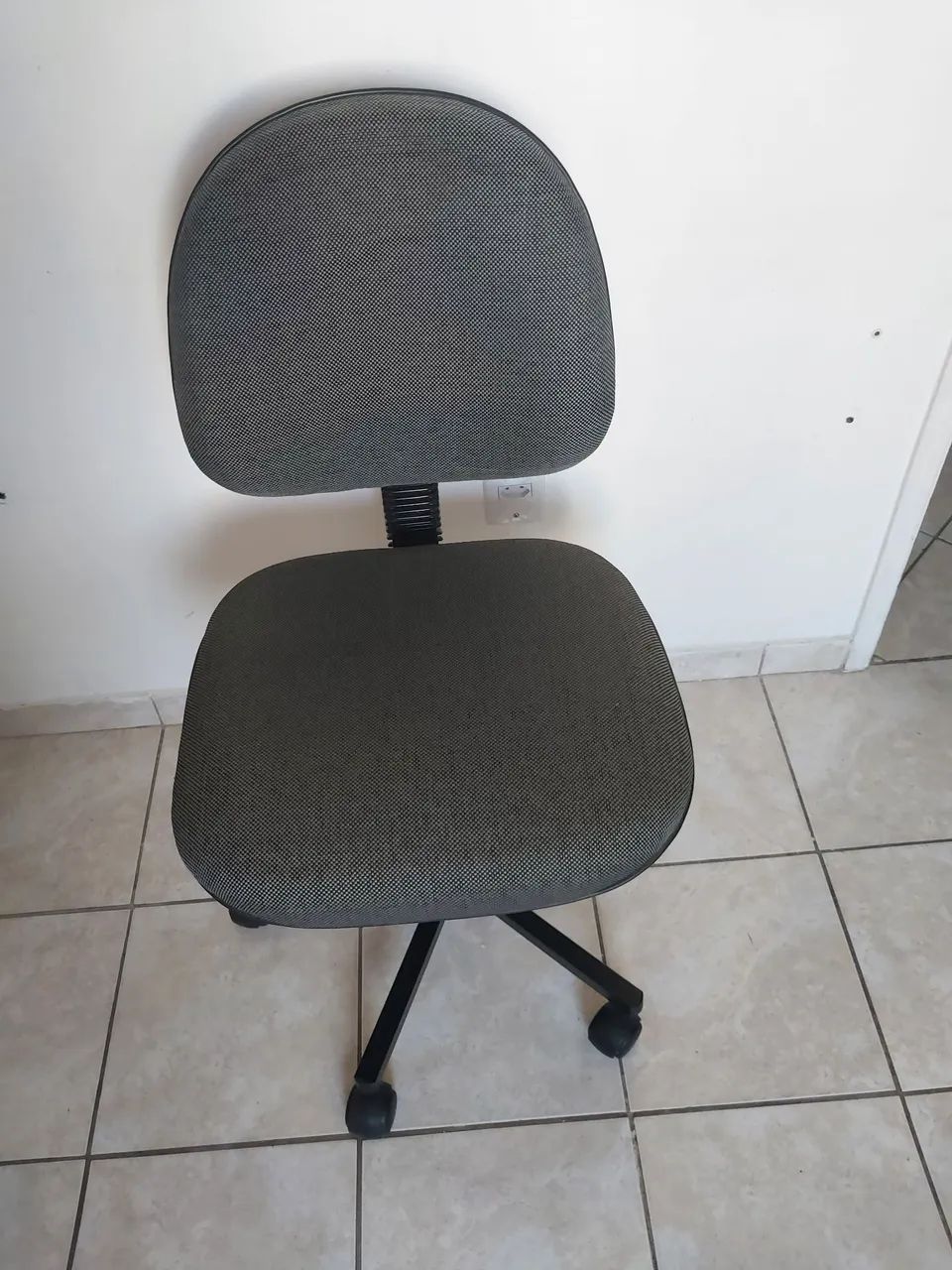Cadeira de escritório usada - Foto 2
