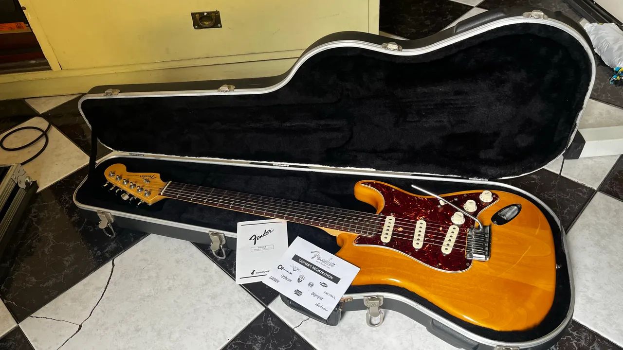 fender stratocaster deluxe