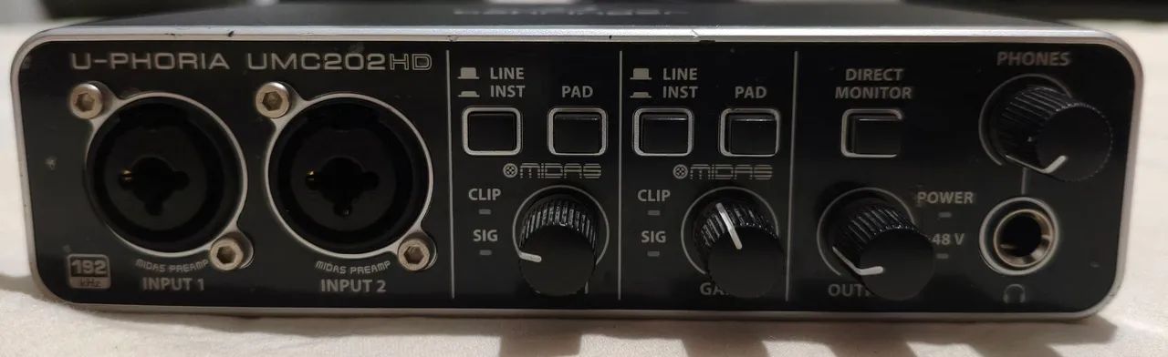 BEHRINGER UMC 202HD