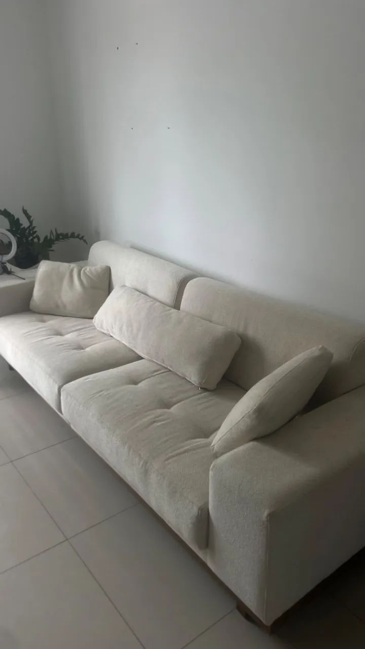 Lindo sofá de 4 lugares
