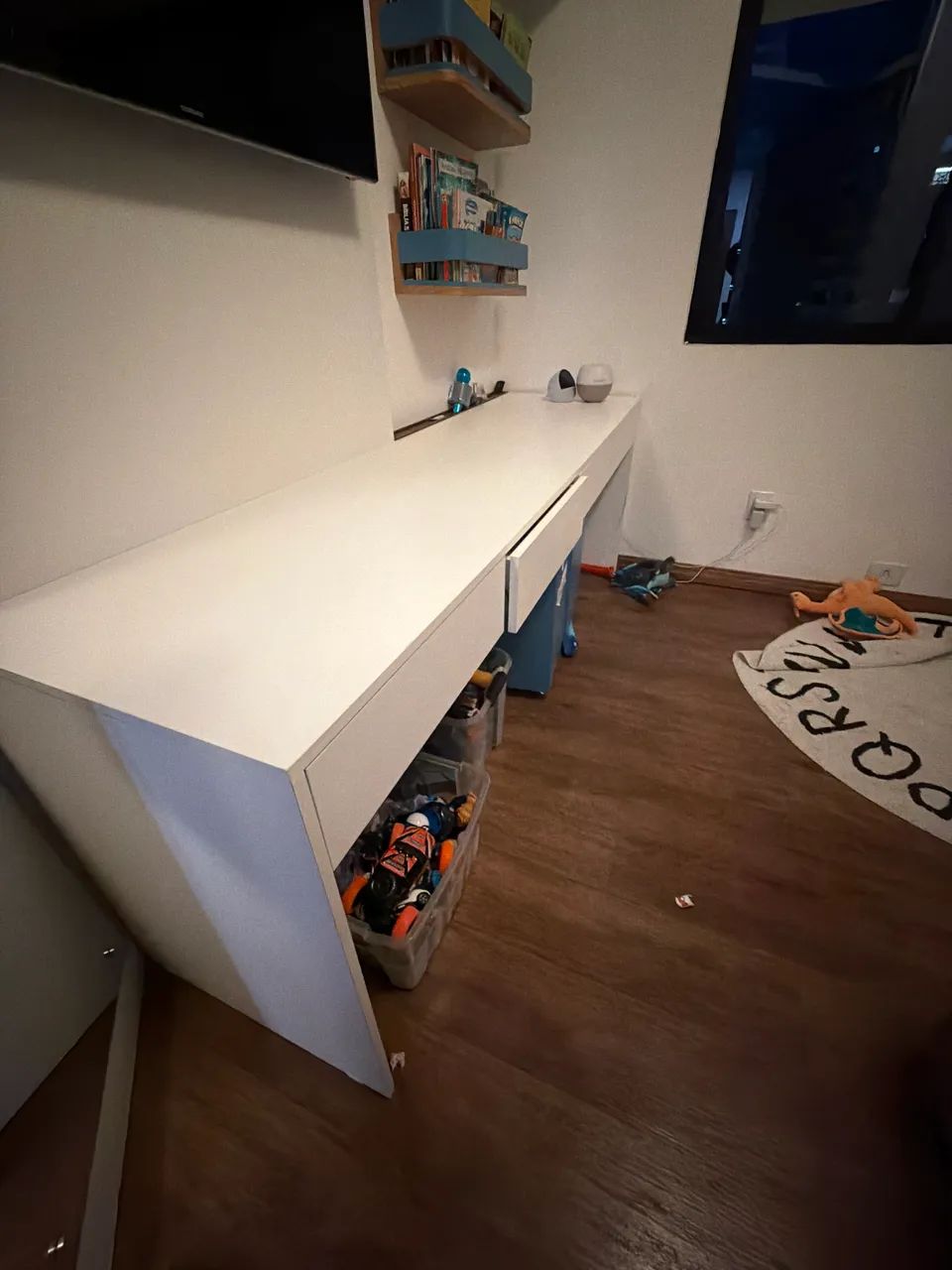 Mesa estudo / penteadeira branca em mdf com 4 gavetas