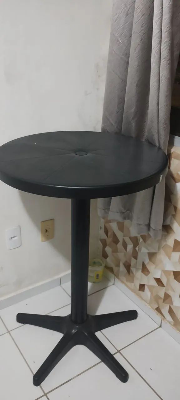 Vendo mesa de plástico redonda preta nova - Foto 3