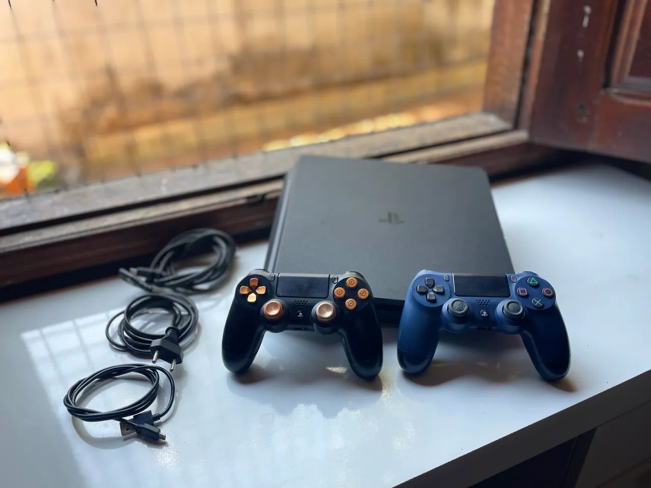 PS4 Slim 1000GB (1TB) + 2 Controles Originais | Funcionando Perfeitamente